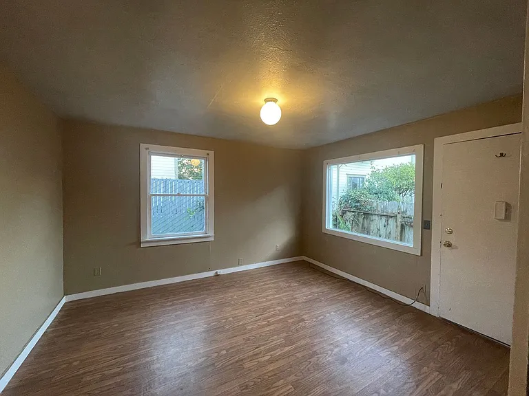576 Main St — Photo 33