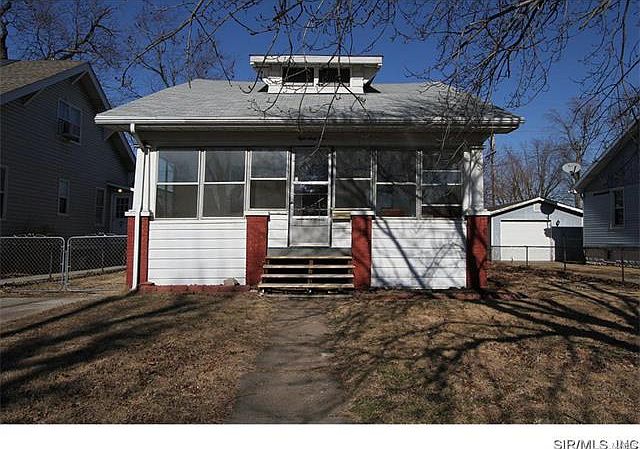 1st image of 865 E Lorena Ave