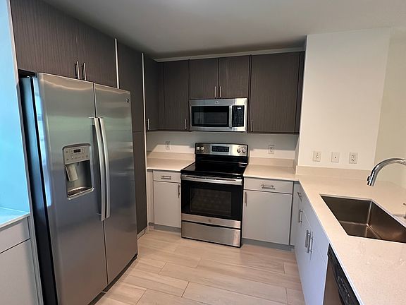 2nd image of 503 N K St #B3