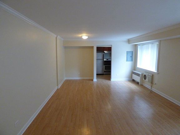3rd image of 2704 W Lunt Ave APT 103