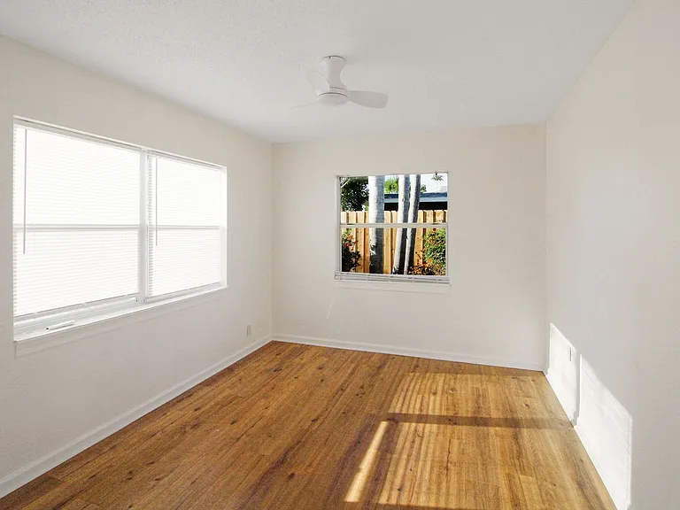 1612 Larchwood Dr — Photo 6