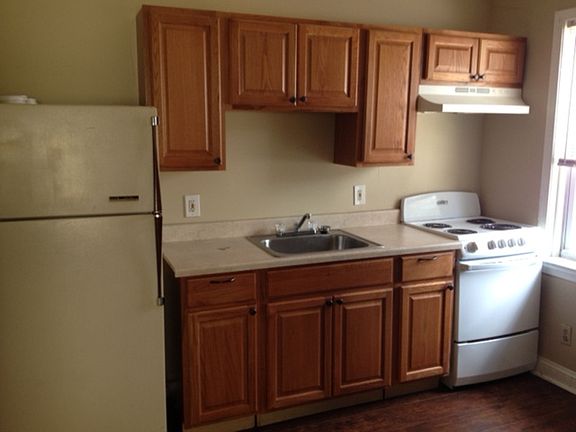3rd image of 1901 W 8th St #1