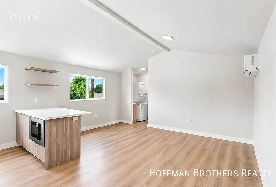 3018 9th Ave Los Angeles, CA 90018 — Photo 1