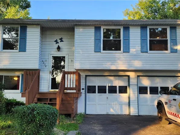 4258 Amblewood Ln, Clay, NY 13041