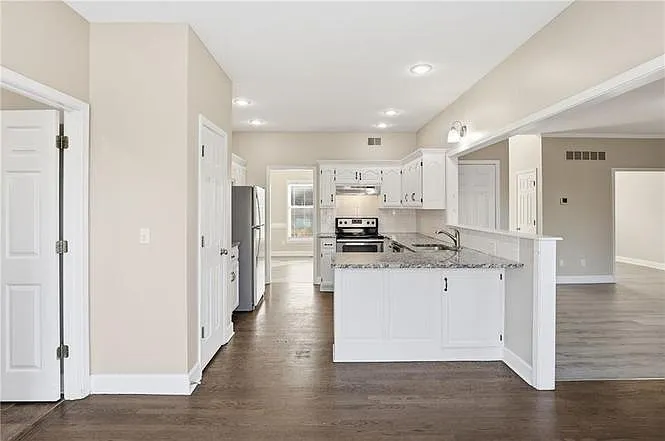 1175 SW Santa Fe Dr — Photo 13