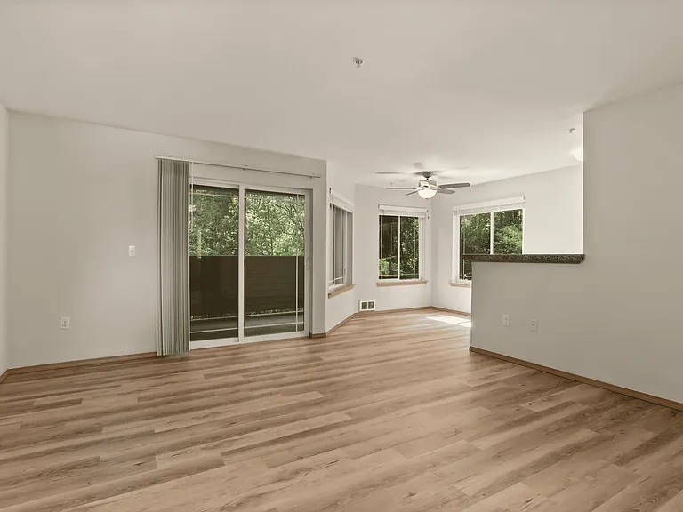 1 Bed 1 Bath Deluxe - 733 Sq Ft 1 Bed 1 Bath Deluxe - 733 Sq Ft