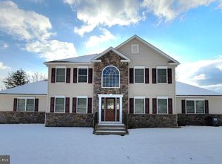148 Stoney Ledge Dr, Stroudsburg, PA 18360