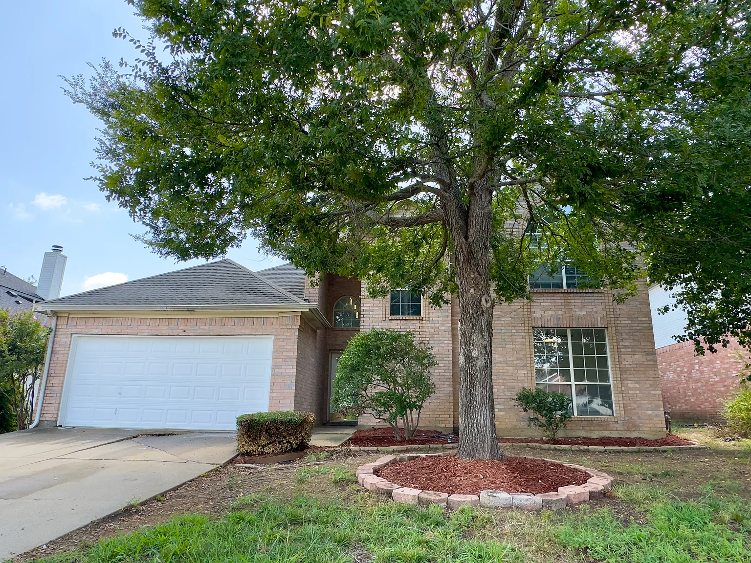 5 bed, 2564 sqft, $3,350 — Photo 2