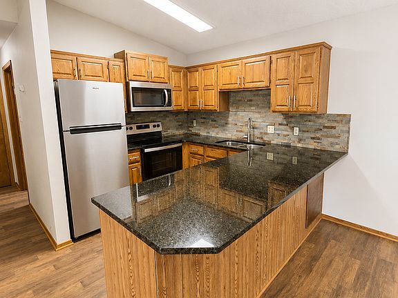 3rd image of 11173 Edgewood Cir N