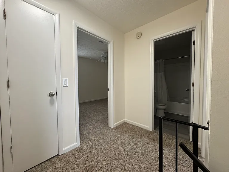 612 Ashmont Ct — Photo 11