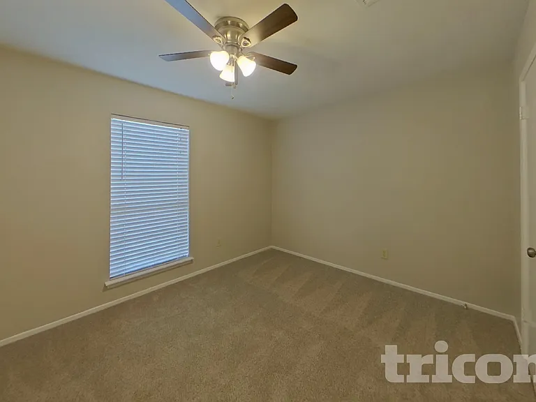 1226 Meadow Creek Dr — Photo 13