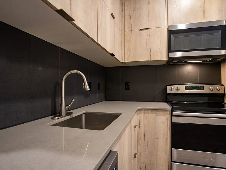 1616 SE Insley St #10 — Photo 1