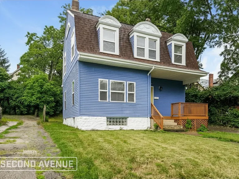916 Fairbanks Ave — Photo 2