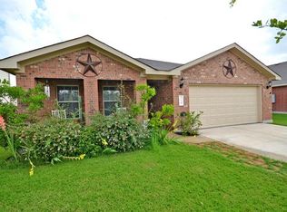 214 Mossy Rock Dr, Hutto, TX 78634