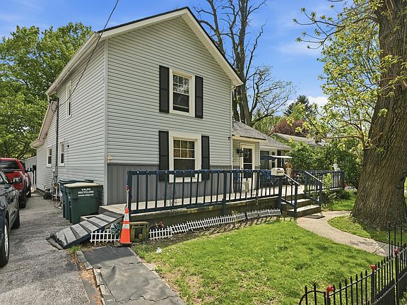 2nd image of 1002 Beech St