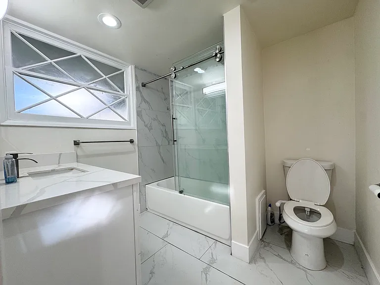 2215 El Monte Ave — Photo 11