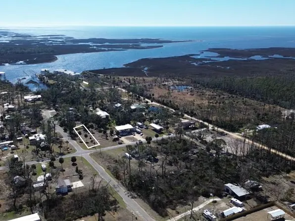 319 NW Stephens St, Steinhatchee, FL 32359