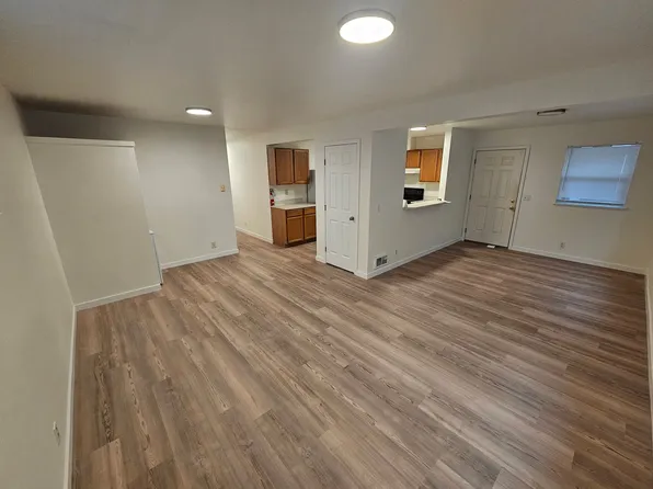 1580fe, 1580-1584-1588 Ferry Aly #1584, Eugene, OR 97401