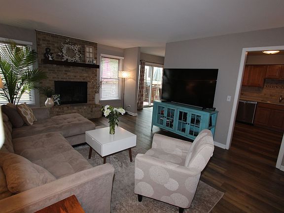 5th image of 305 Villa Circle Dr #27