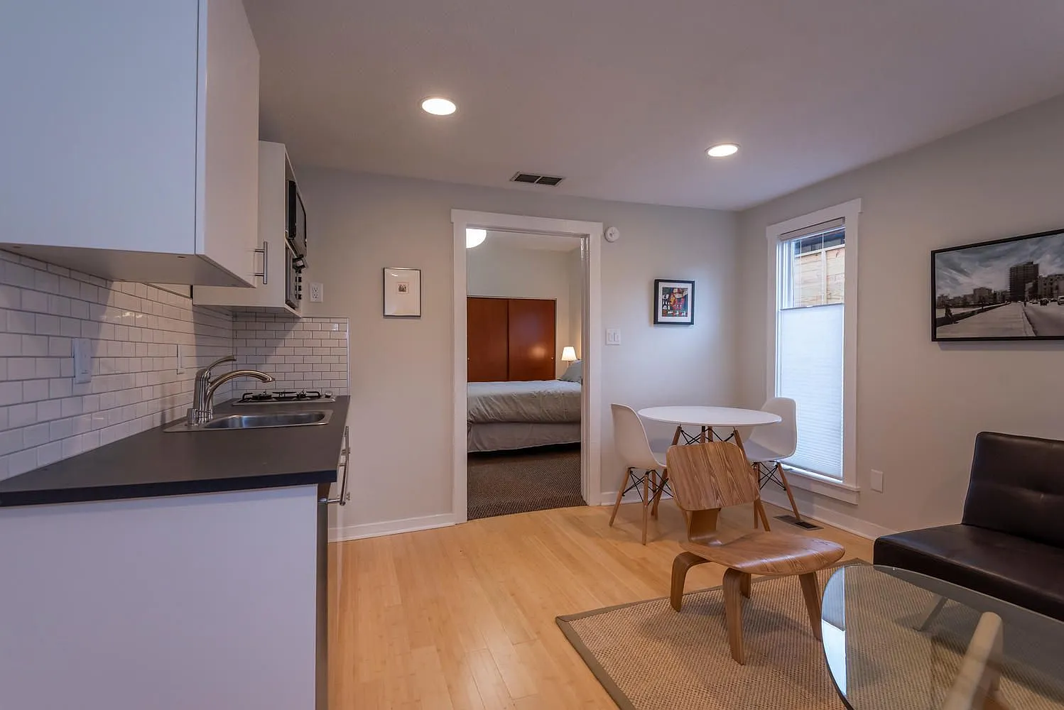208 S Rogers St — Photo 4
