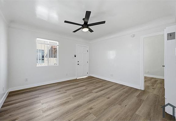 2nd image of 2651 1/4 S Redondo Blvd