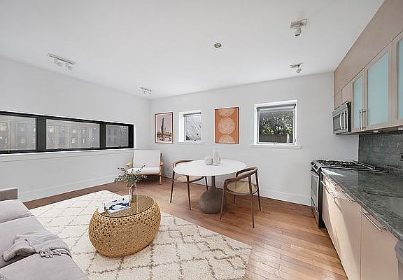 4th image of 120 Greenwich St #3