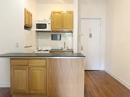 Rented by City Connections Realty | media 20