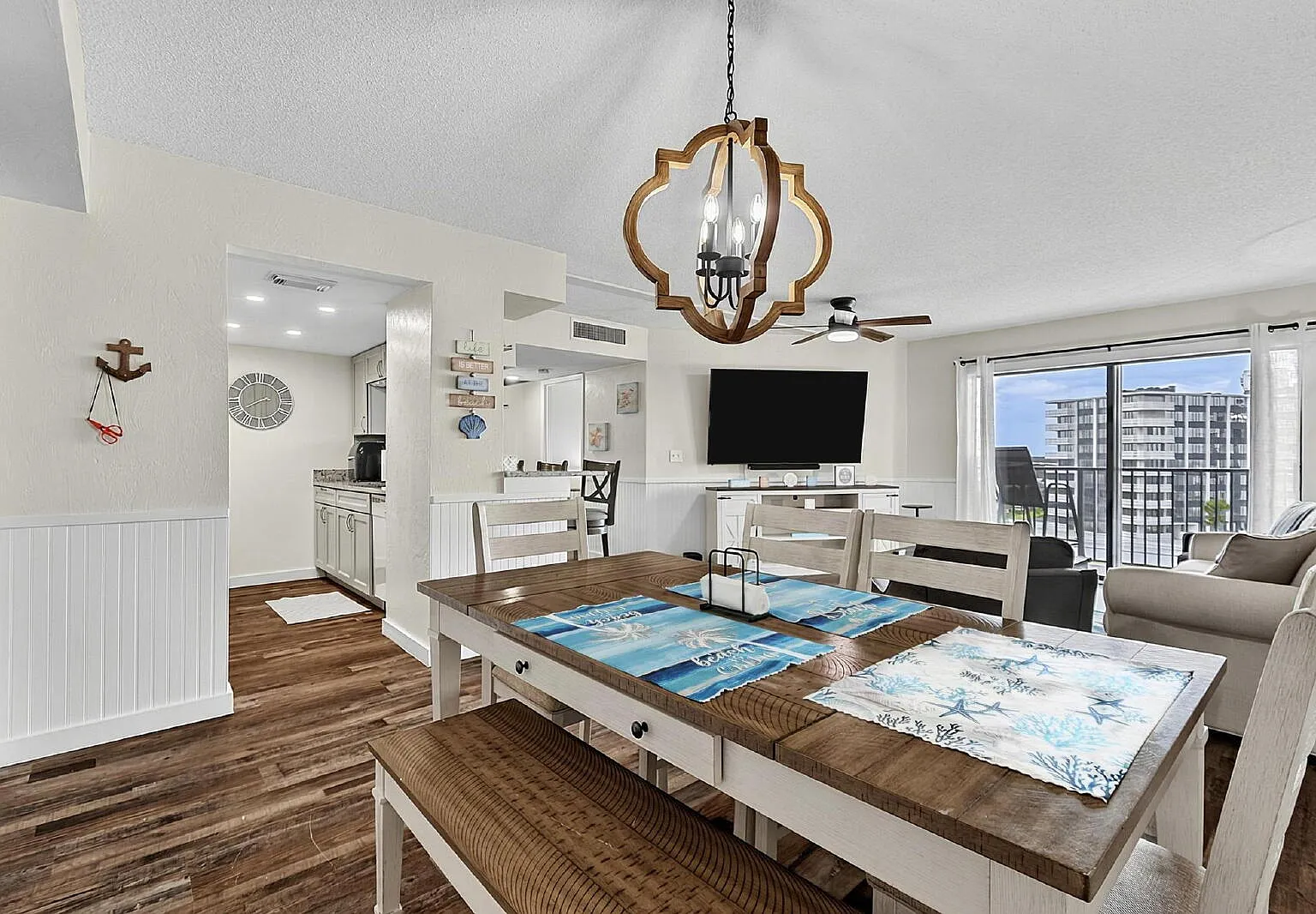 2 bed, 2.0 bath, 1209 sqft, $2,400 — Photo 4
