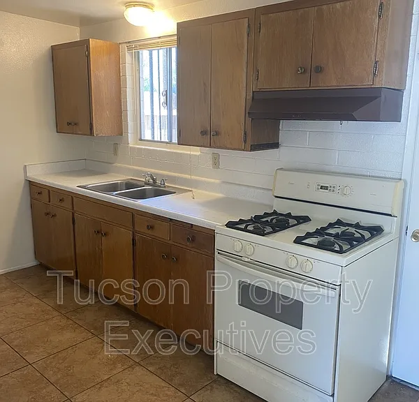 4239 E Lee St — Photo 3
