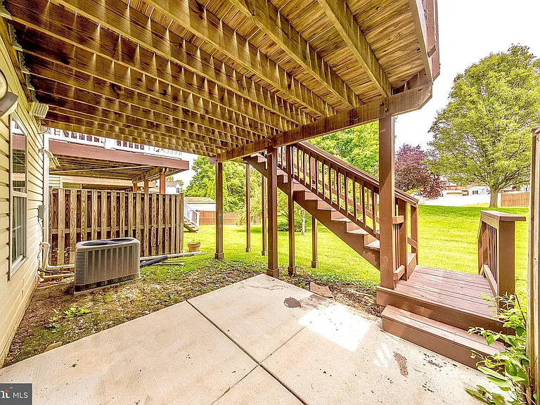 130 Spencer Cir — Photo 37