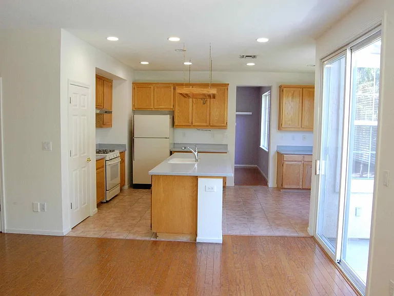 1365 Sunflower Ln — Photo 3