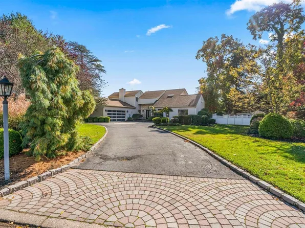 12 Josephine Lane, East Islip, NY 11730