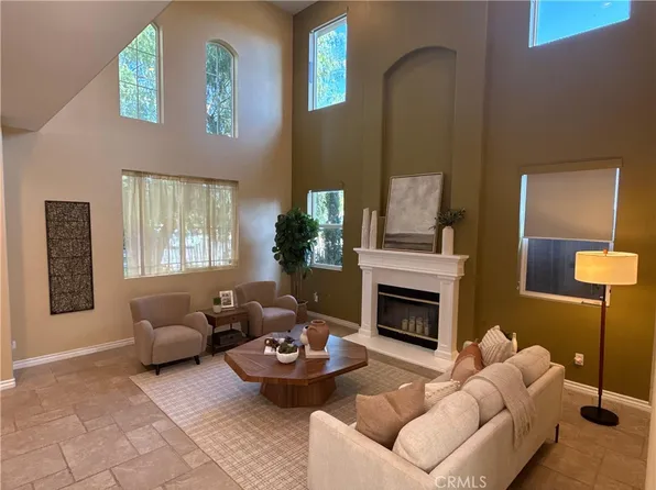 8501 Browns Creek Ln, Canoga Park, CA 91304