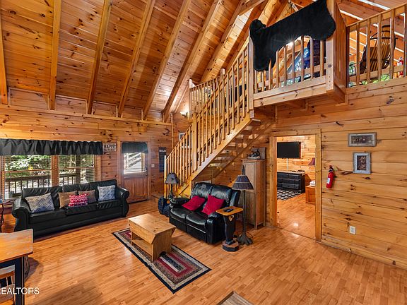 5th image of 656 Forest Dr