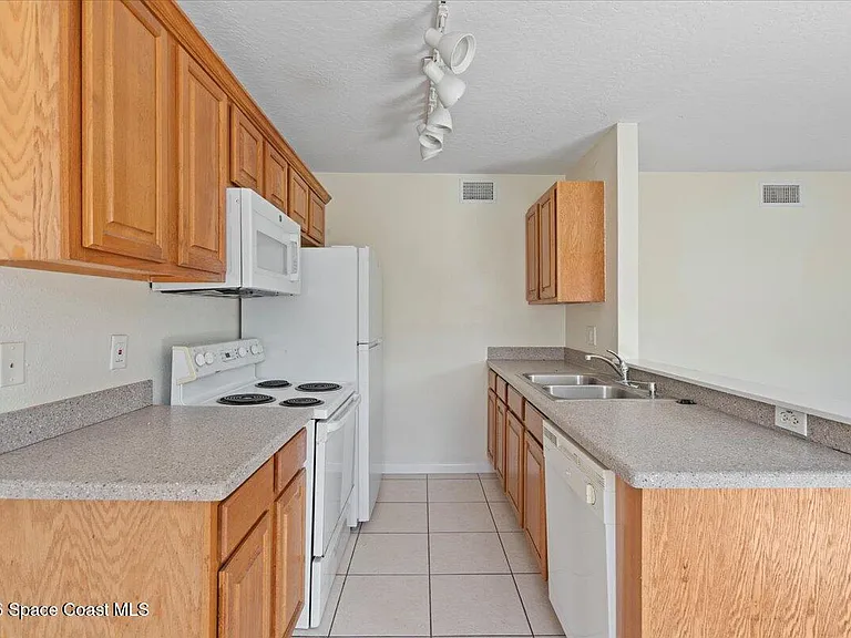 1870 Agora Cir SE #202 — Photo 7