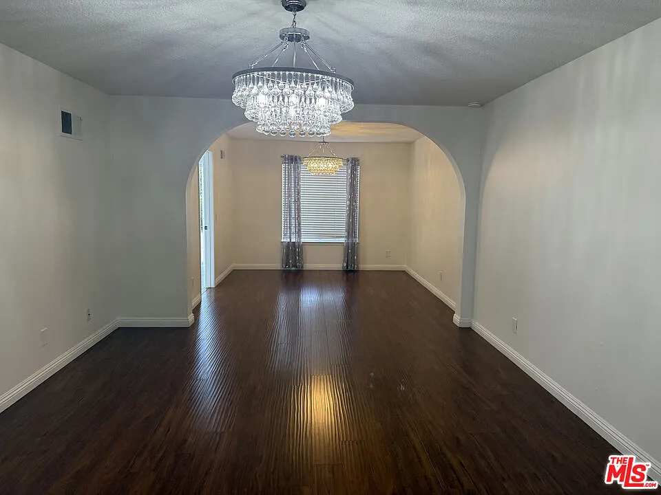 3 bed, 2.5 bath, 2269 sqft, $4,590 — Photo 2