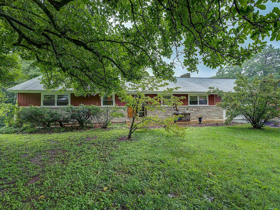 1st image of 3833 Skyland Dr