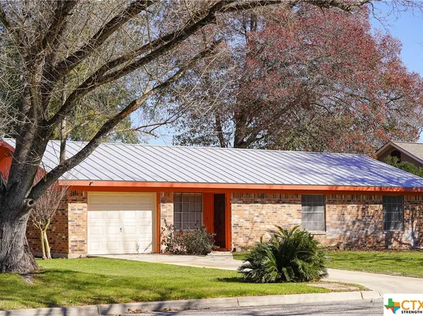 1327 E Milam St, Luling, TX 78648