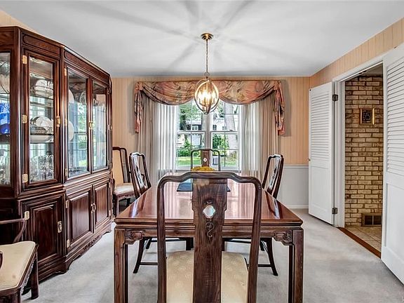 4th image of 21 Candlewood Ln