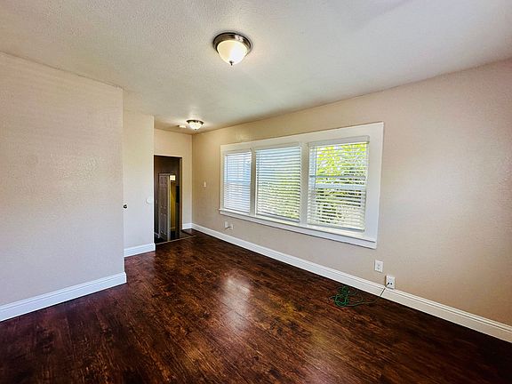 4th image of 3207 Telegraph Ave #506