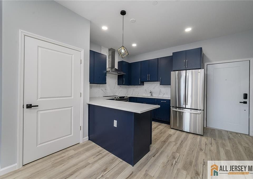 1st image of 202-208 W 7th St #2C