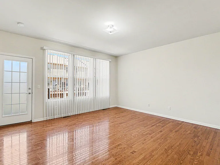 27902 Hopkins Dr — Photo 6