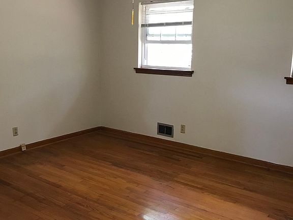 5th image of 561 Mimosa Dr