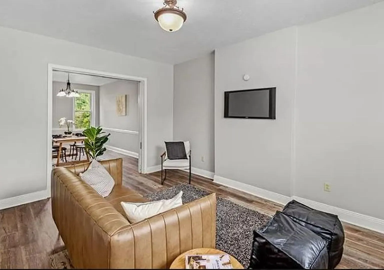 Beautifully Remodeled Near Regent Square - 6 Br, 1.5 Bath Brick Home On Level Double-Lot. — Photo 3