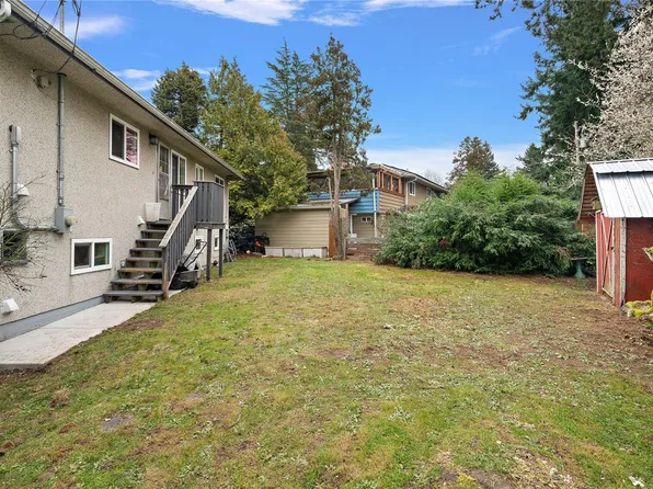 1819 Dunnett Cres, Saanich, BC V8N 2P4