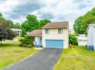 15 W Meadow Dr, Albany, NY 12203