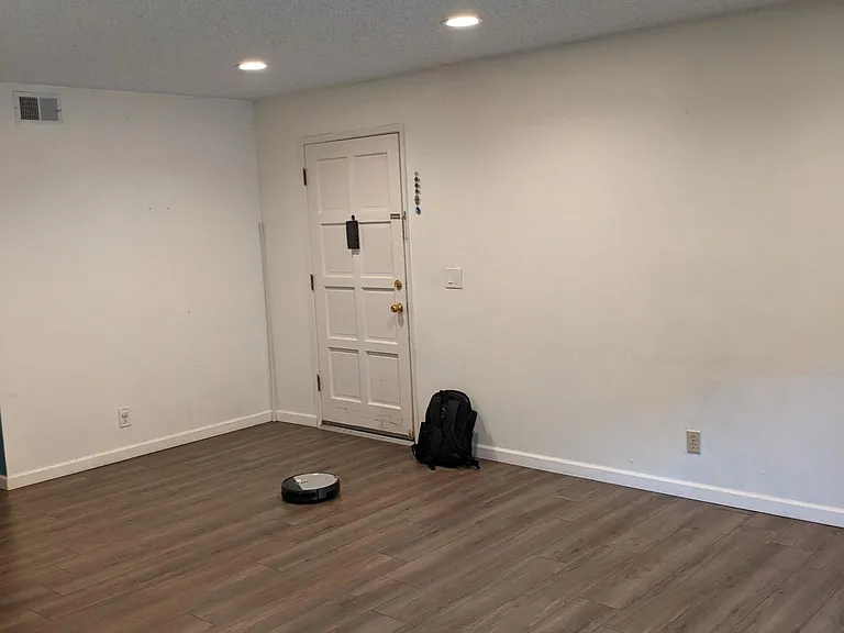 1083 Alta Mira Dr — Photo 3