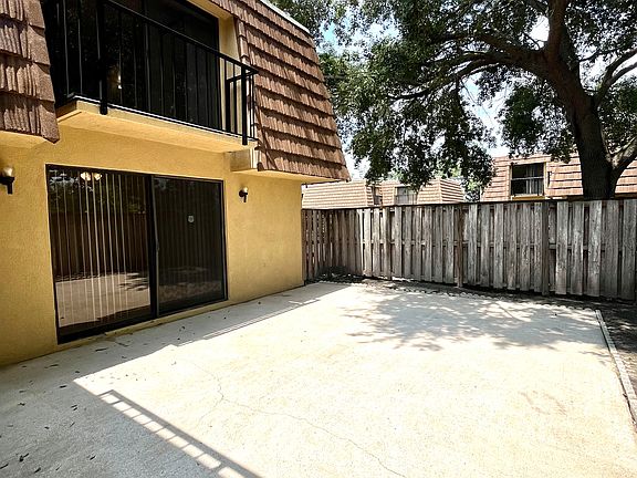 3rd image of 5268 Coral Ct #612