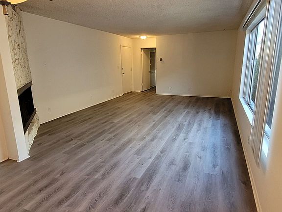 5th image of 1032 2nd St APT 202