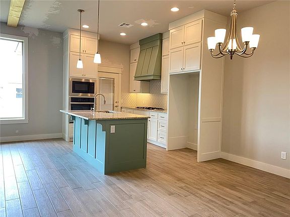 3rd image of 4401 Angel Oak Dr
